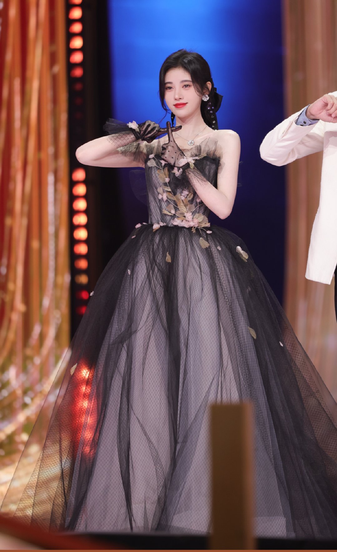 鞠婧祎 | 小鞠今日活动造型图来袭,鞠婧祎真的好美啊!