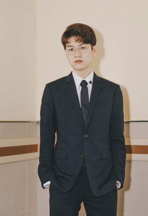 阿布分享edg选手西装照:"拿去吧你"meiko帅翻啦! 67