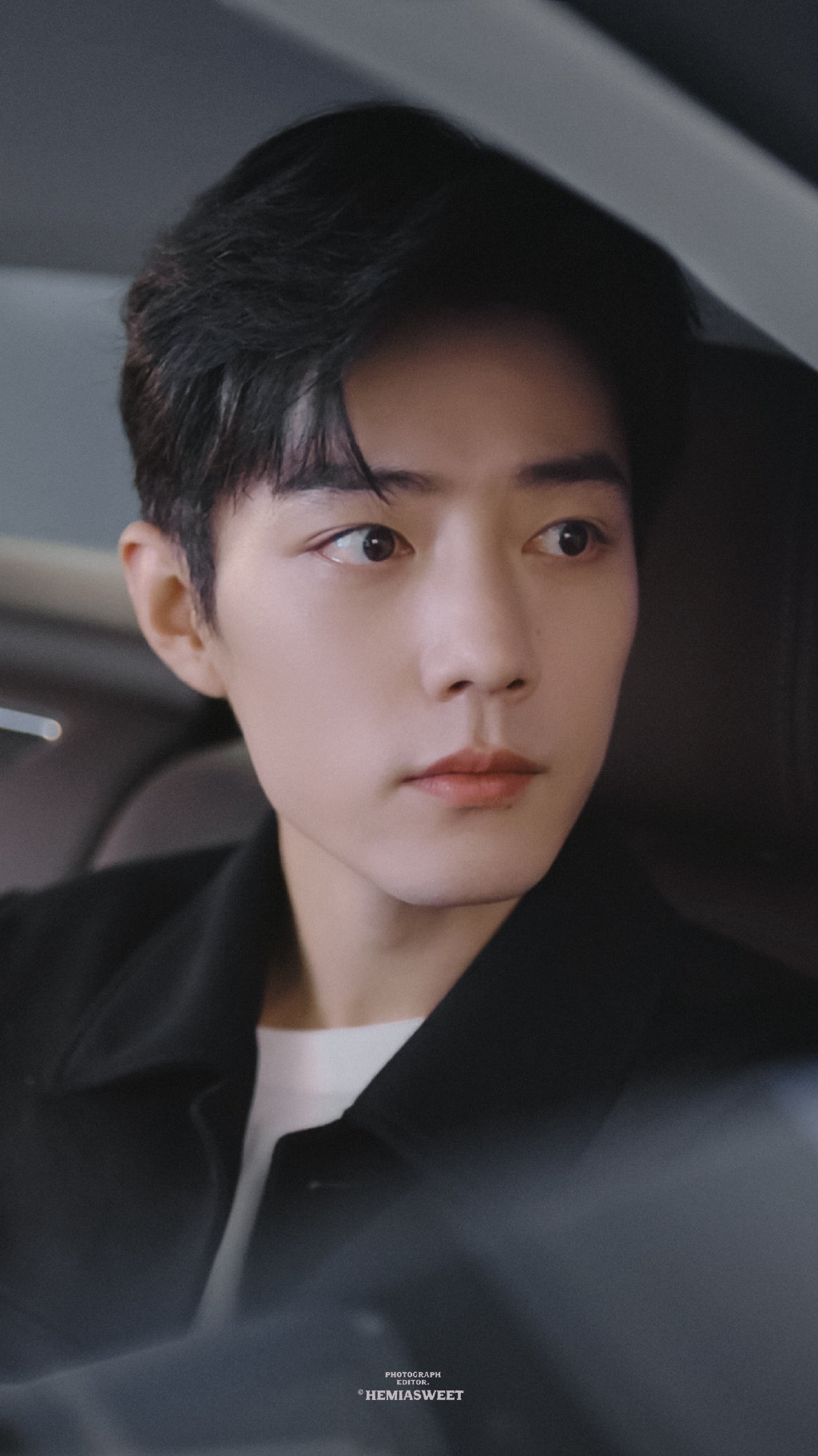 肖战最新广告大片拍摄花絮氛围感十足五官太绝了