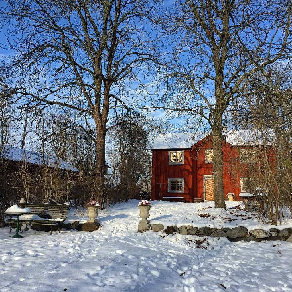 瑞典雪中小木屋__财经头条