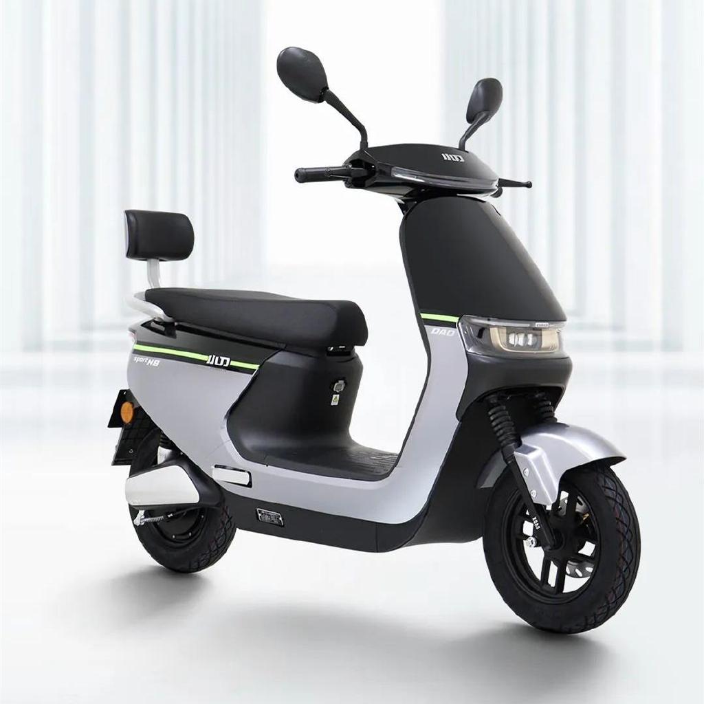 两款长续航电动车来袭运动风设计动力足适合代步及爬坡骑行