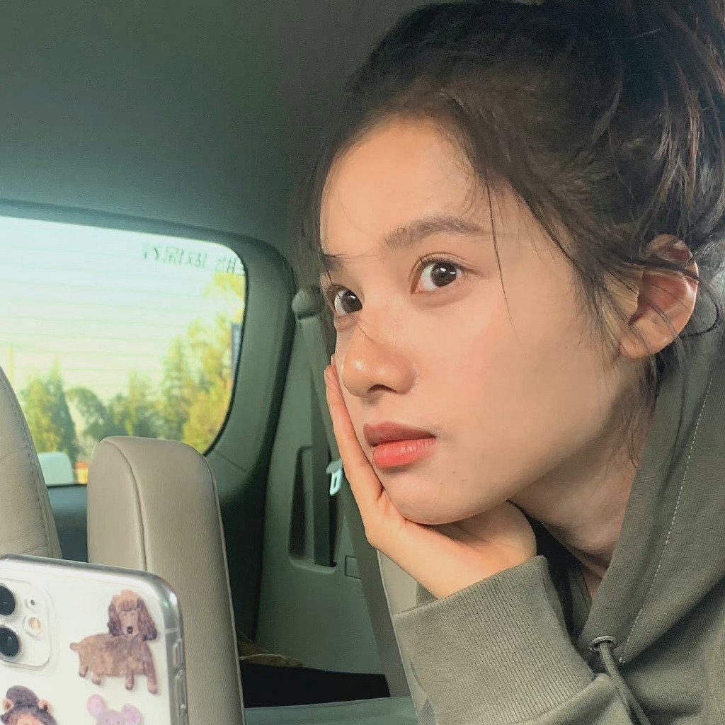 张婧仪头像 最近被她圈粉的举手