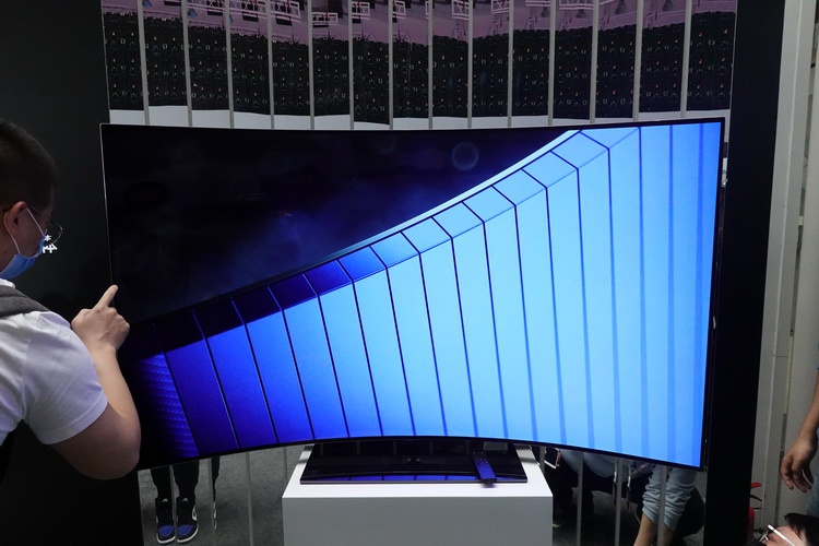 创维发布黑科技oled电视8k分辨率屏幕变形