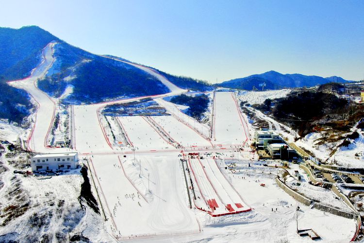 由陕文投照金文旅公司打造的照金国际滑雪场建成开放,经过多年的发展