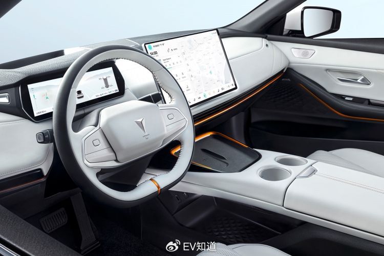 How to choose between Roewe D7 and dark blue SL03
