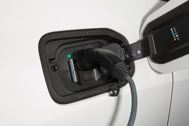 95号汽油都破9块了，你还想闻汽油味吗？休闲区蓝鸢梦想 - Www.slyday.coM