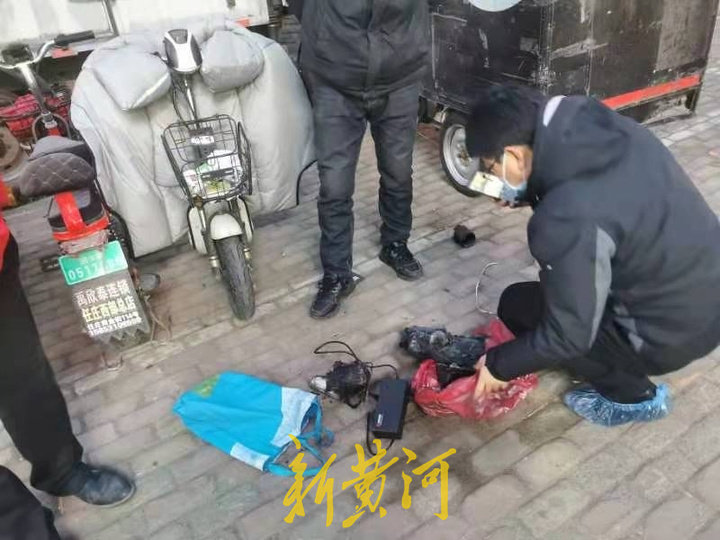 星恒牌锂电池第一天充电就爆炸 厂家和销售商“