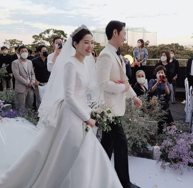 男团成员扎堆结婚,神话上演高甜婚礼,东方神起沈昌珉下月跟上