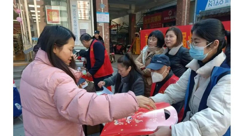 武汉一小区给业主发钱了|业主|武汉市|业委会_新浪新闻