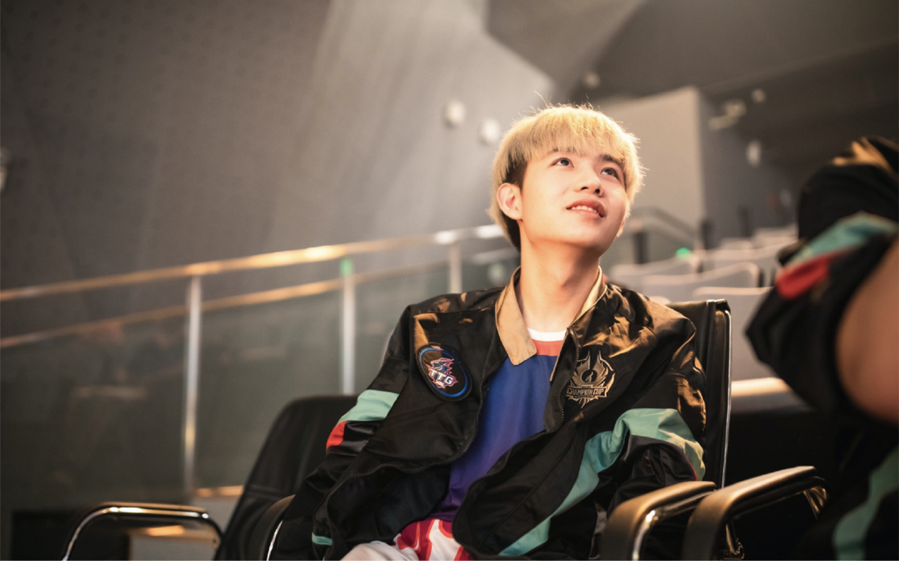 kpl九尾沉迷夜店无法自拔深夜与好友蹦迪还被坑了好几w