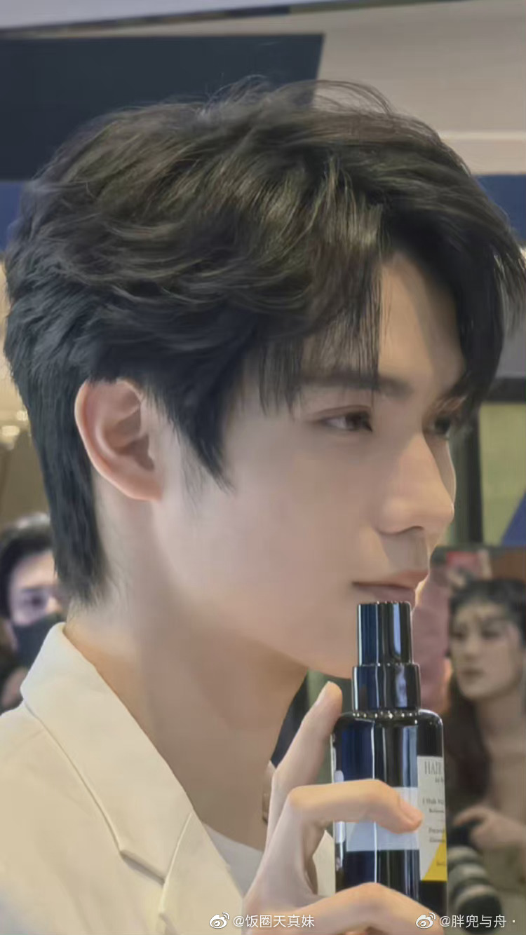 罗一舟线下活动生图,这个状态真的是绝绝子……__财经头条