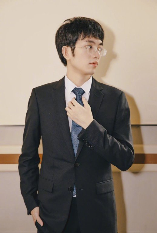 阿布分享edg选手西装照:"拿去吧你"__财经头条