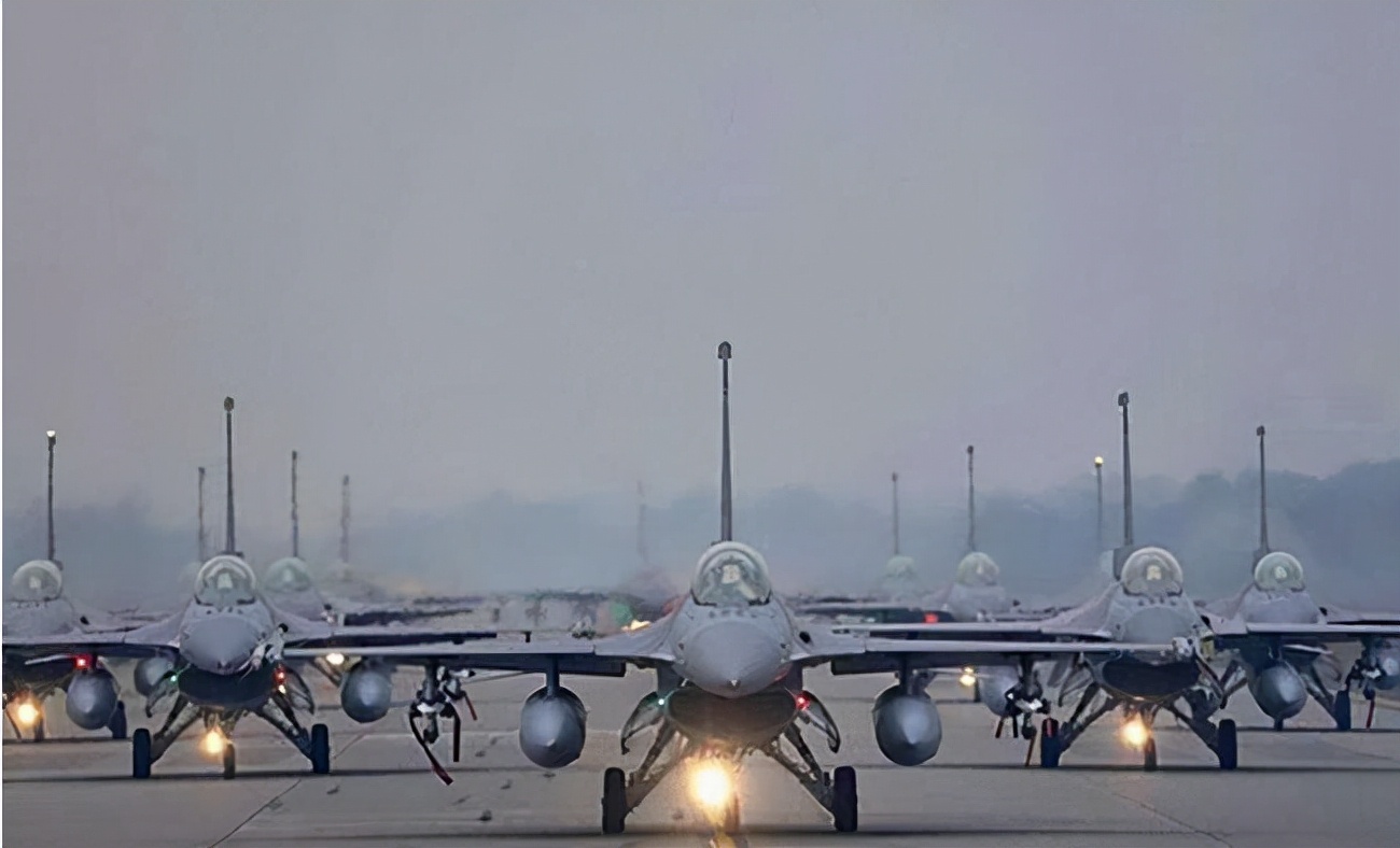 当F16遇到歼16,怎么办?台军少校:四联队每个飞行员都遇到过休闲区蓝鸢梦想 - Www.slyday.coM 当F16遇到歼16,怎么办?台军少校:四联队每个飞行员都遇到过休闲区蓝鸢梦想 - Www.slyday.coM