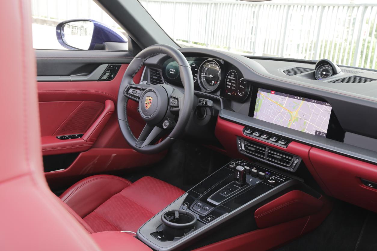 能运动更能优雅保时捷911的内饰也很香