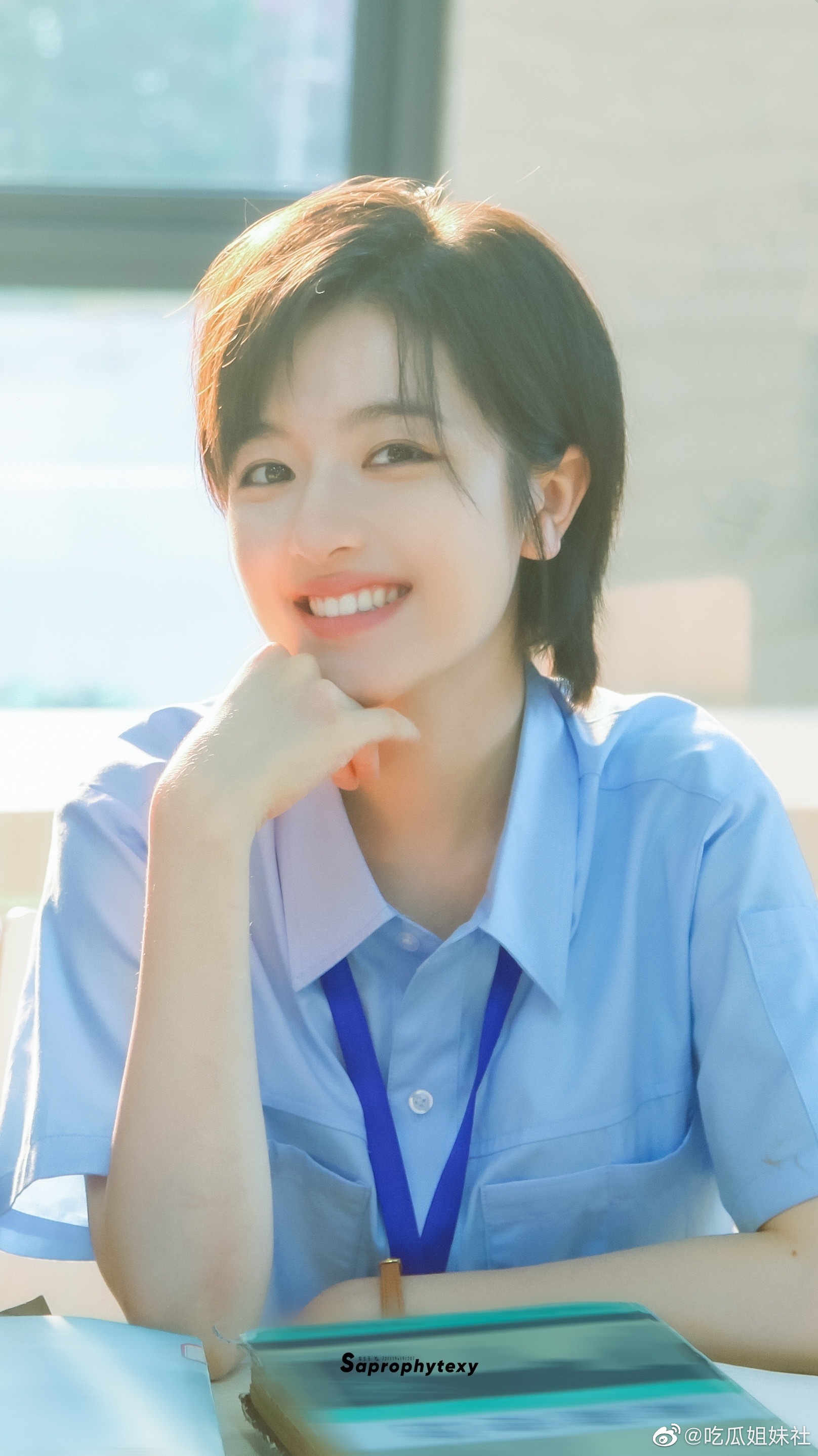 李兰迪在新剧《许你万家灯火》里露耳短发造型好有少年感啊……__财经