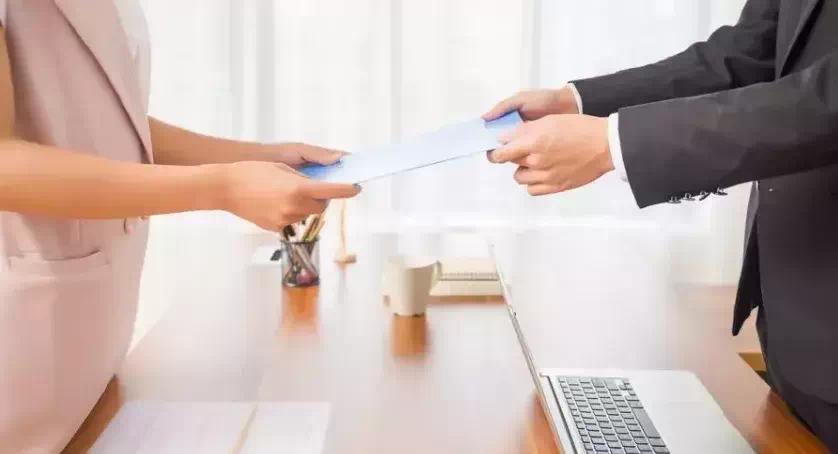 员工休完产假拒绝调岗，被解雇后向公司索赔20万……法院判了！休闲区蓝鸢梦想 - Www.slyday.coM