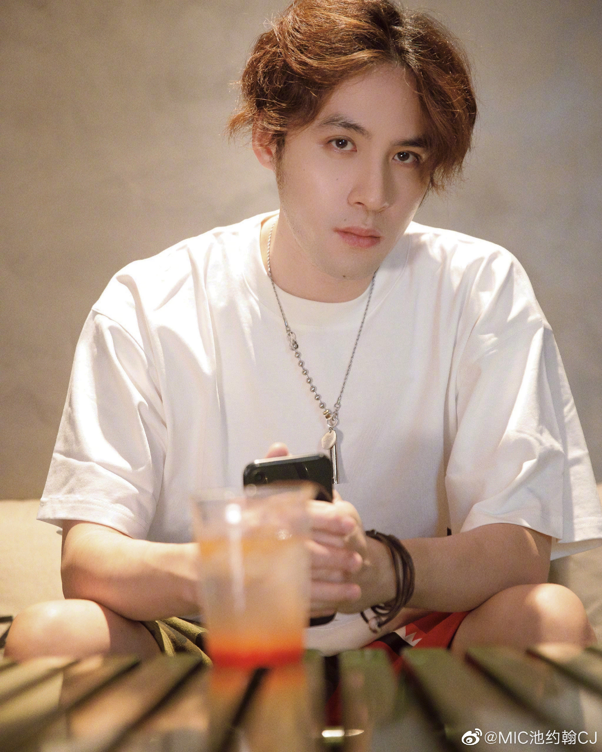 mic男团成员池约翰在微博官宣结婚