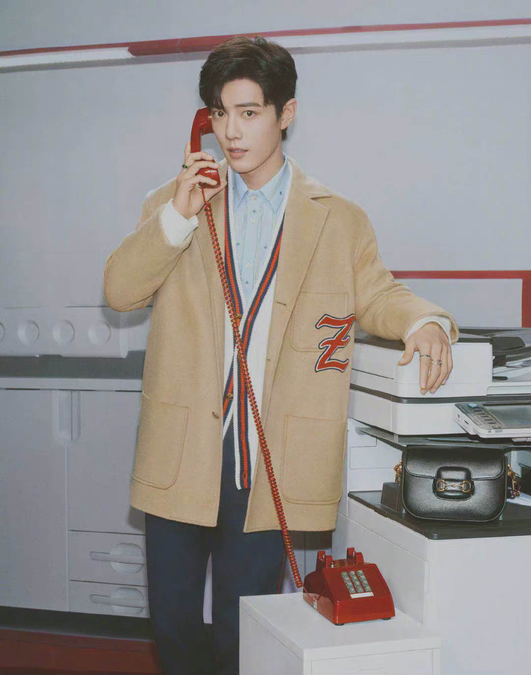 肖战最新品牌大片 黑色运动套装,男友风穿搭爱了爱了!__财经头条