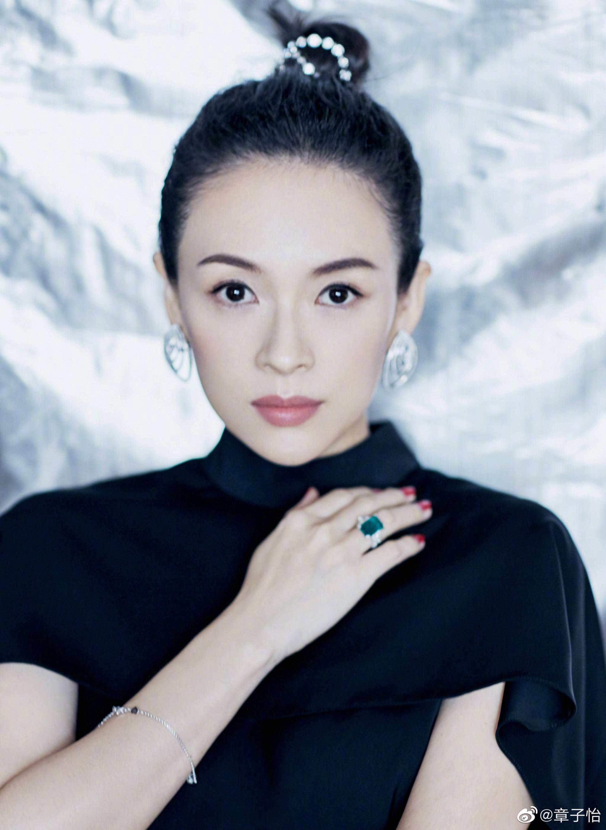 章子怡评隐秘的角落,称演员演技都在线,内容细思极恐_高清图集_新浪网