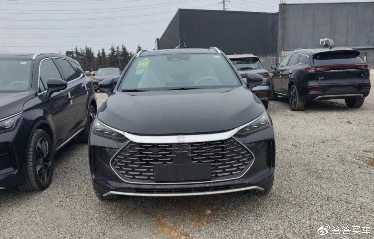 外观方面,从曝光的实车图来看,新款比亚迪唐dm-i车型的外观有小幅升级