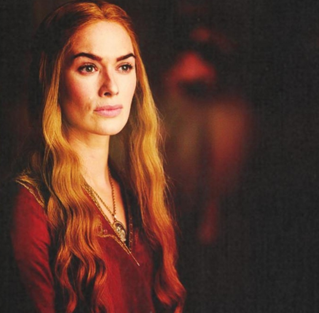 权游瑟曦骑车逛街,曾婚内出轨换4个男友,网友:真女王行为|瑟曦|琳娜