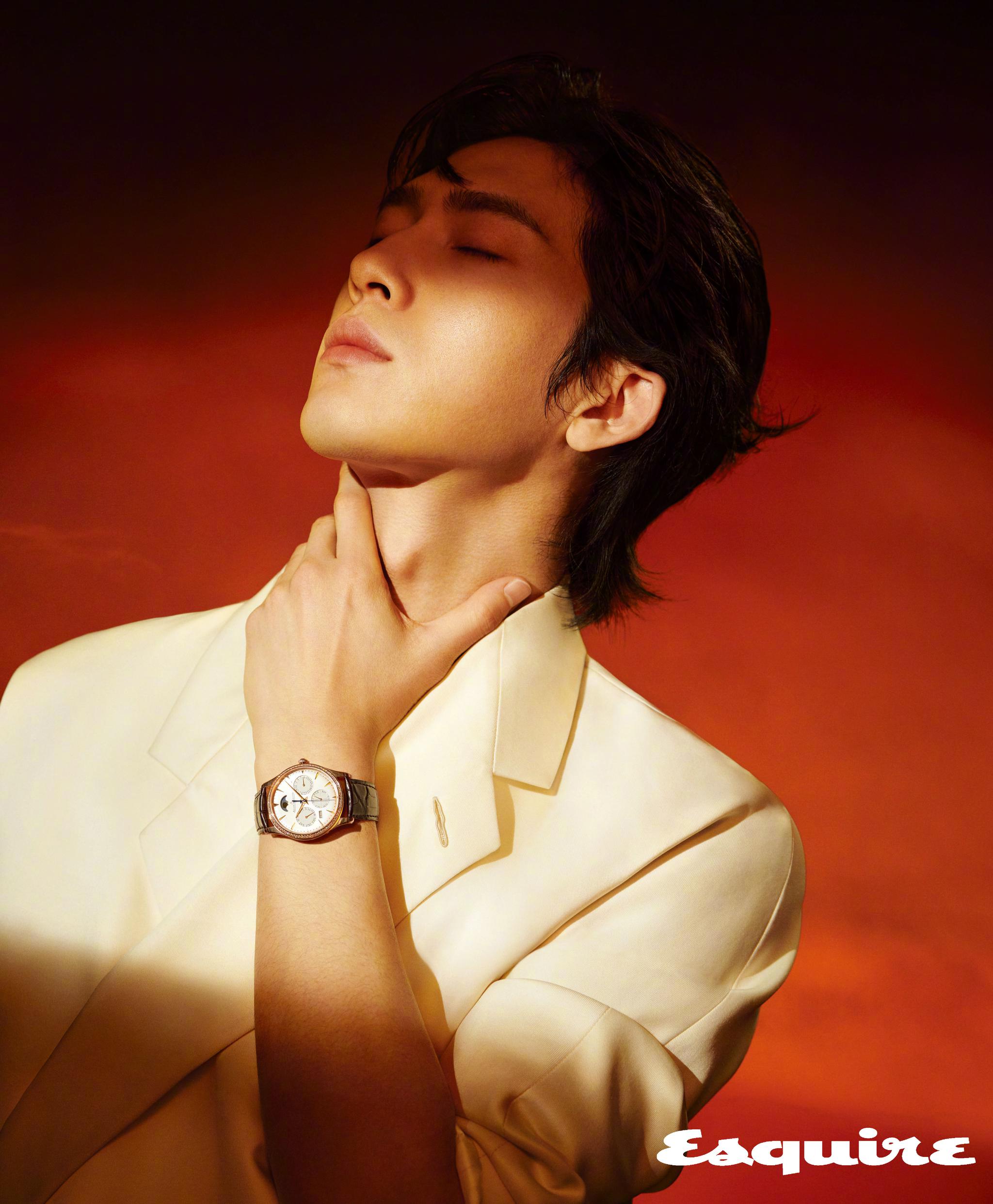 登《时尚先生》五月刊封面.俏皮爆炸头造型个性可爱