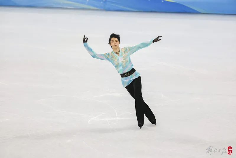 重摔在地！羽生结弦含泪谢幕，深深鞠躬抚摸冰面……赛后采访他恳请：再给我一点时间休闲区蓝鸢梦想 - Www.slyday.coM