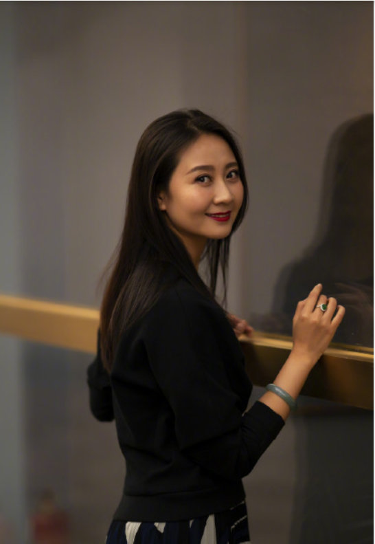 哈哈哈哈哈母丹和演员母丹傻傻分不清楚