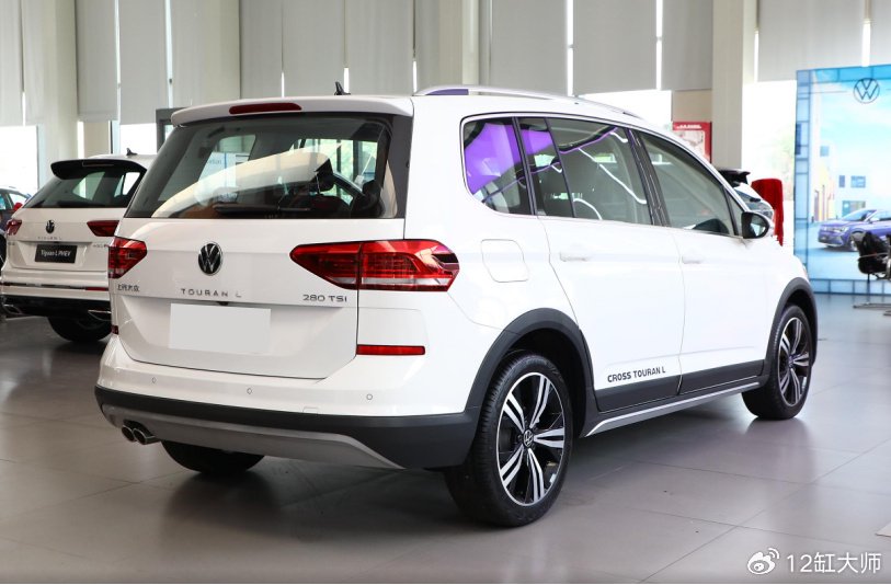 前几天在上汽大众店里看车