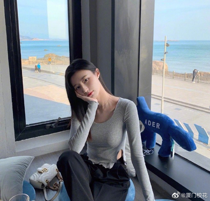 她叫赵艺,00年,就读于天津工业大学,身高179cm……_高清图集_新浪网