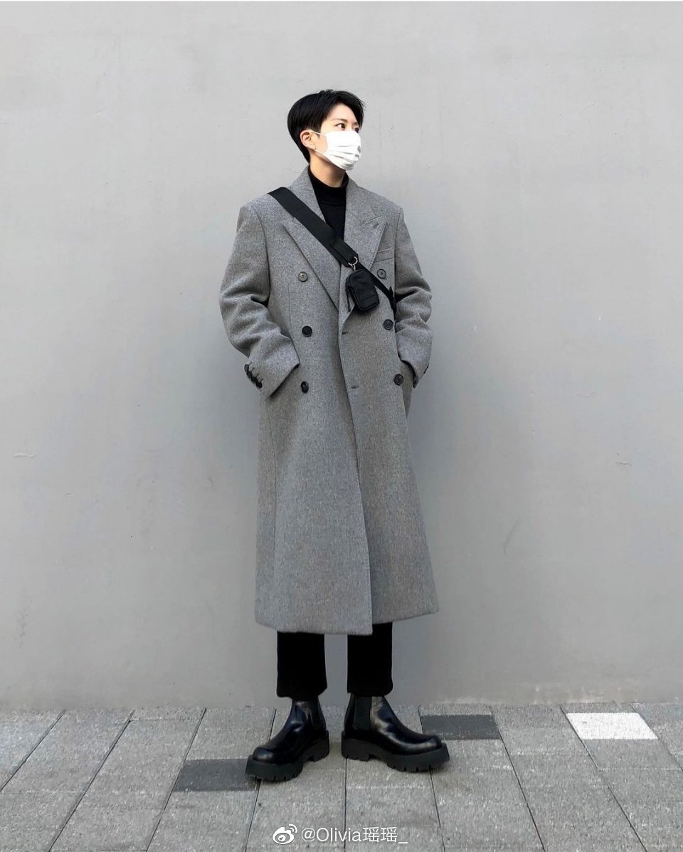 男生的日常穿搭参考,擅长使用黑白灰三色进行搭配,打造极简的干净风格