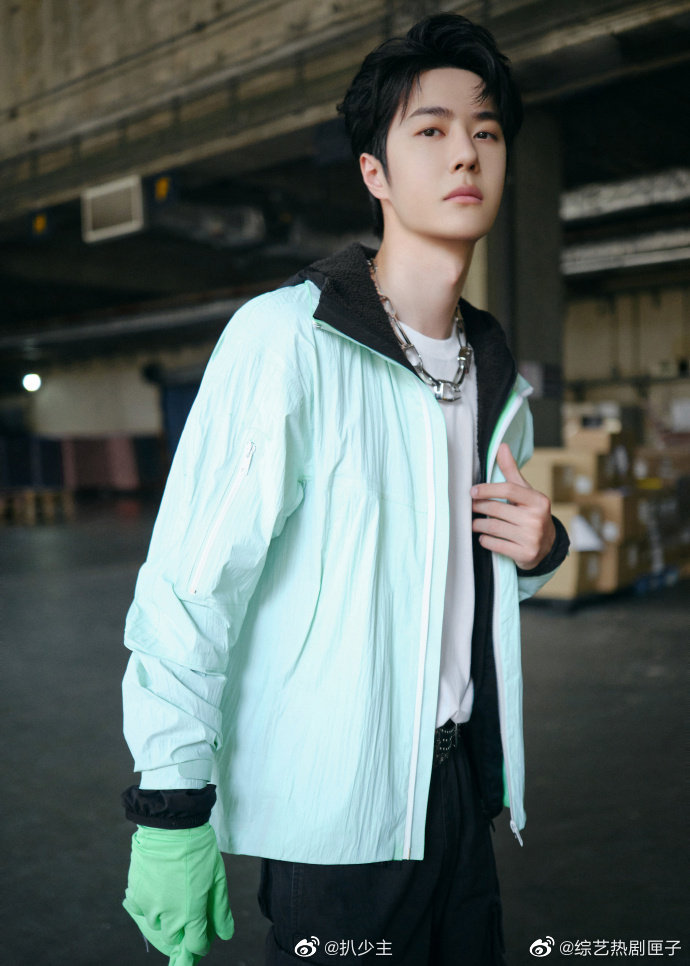 王一博街舞5冷感大片,单手手套冷感项链造型,霸气侧漏!__财经头条