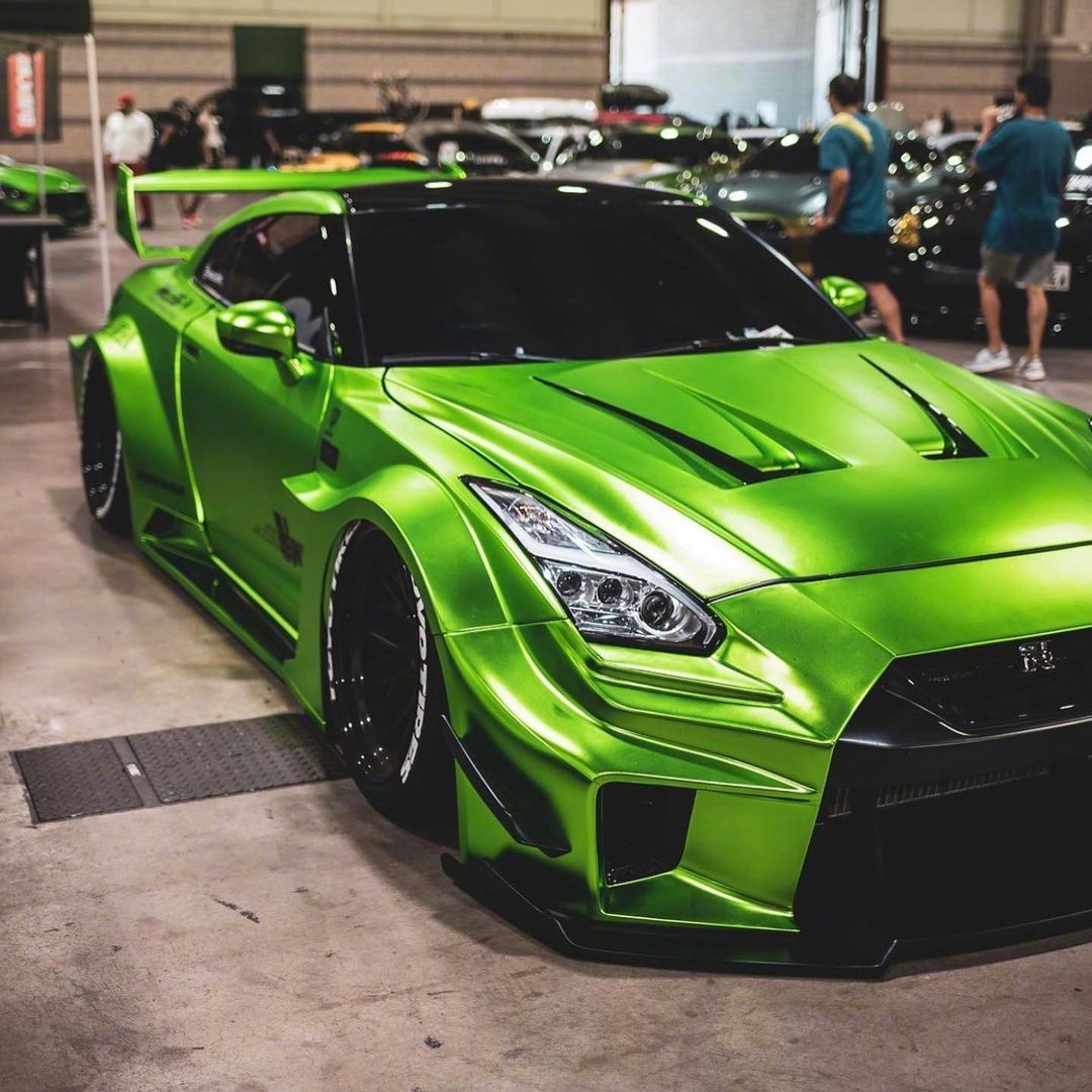 一枚绿色宽体战神gtr!