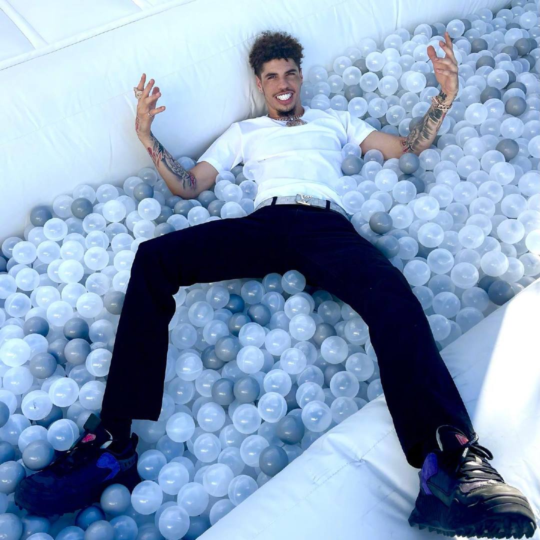 三球的穿搭符合你的审美吗__财经头条