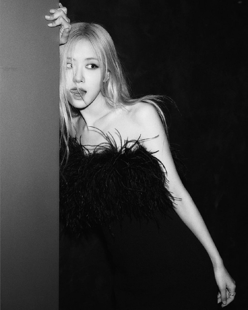 rosé朴彩英 暗夜玫瑰_高清图集_新浪网