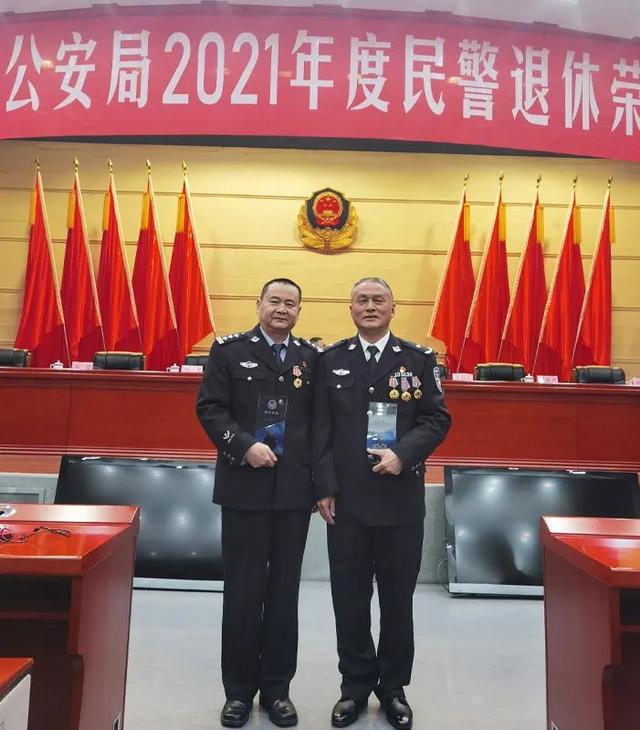 重庆市公安局举行民警退休荣誉仪式|民警|重庆|公安_新浪新闻