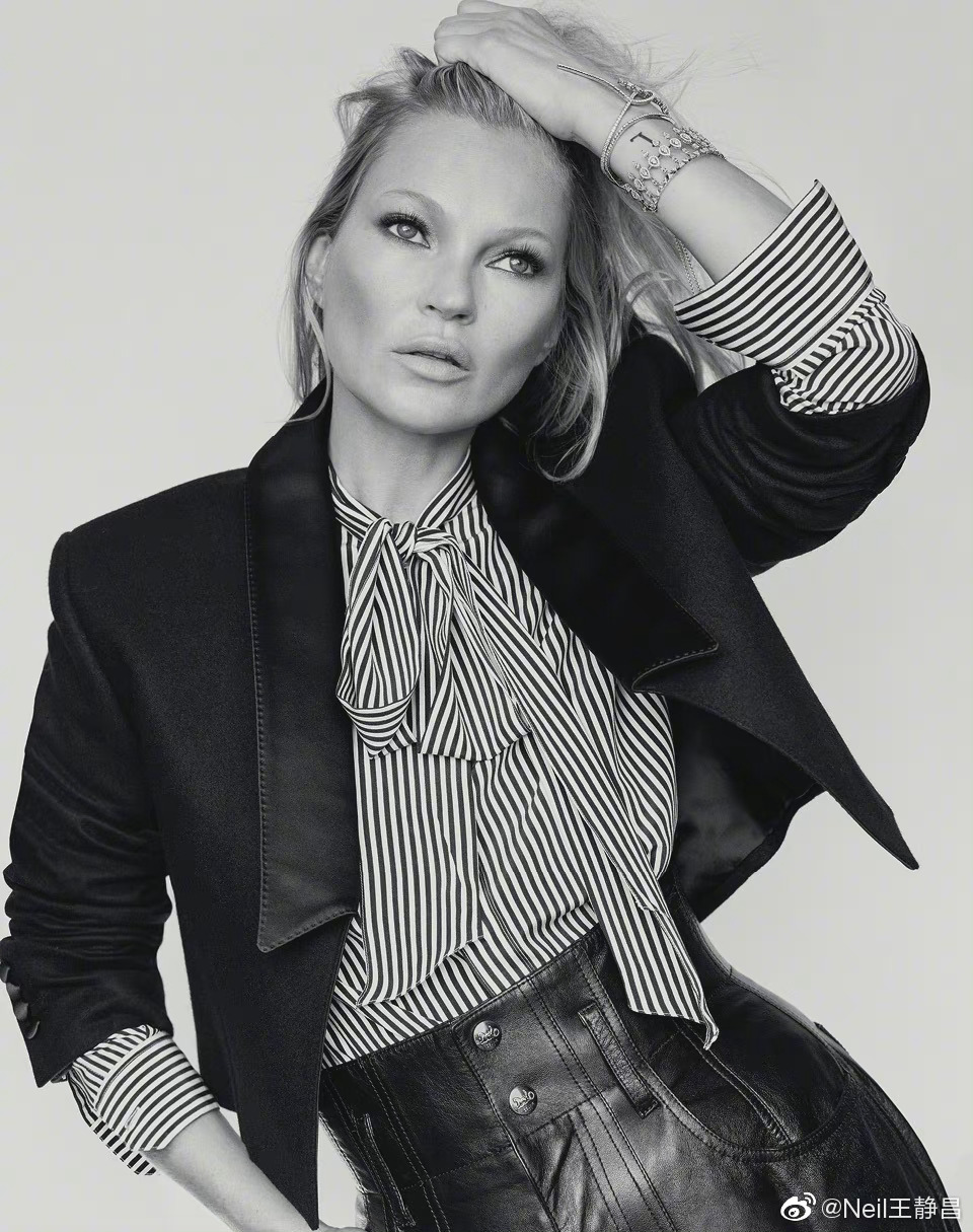 老牌超模kate moss登上俄罗斯版《vogue》12月刊封面……__财经头条