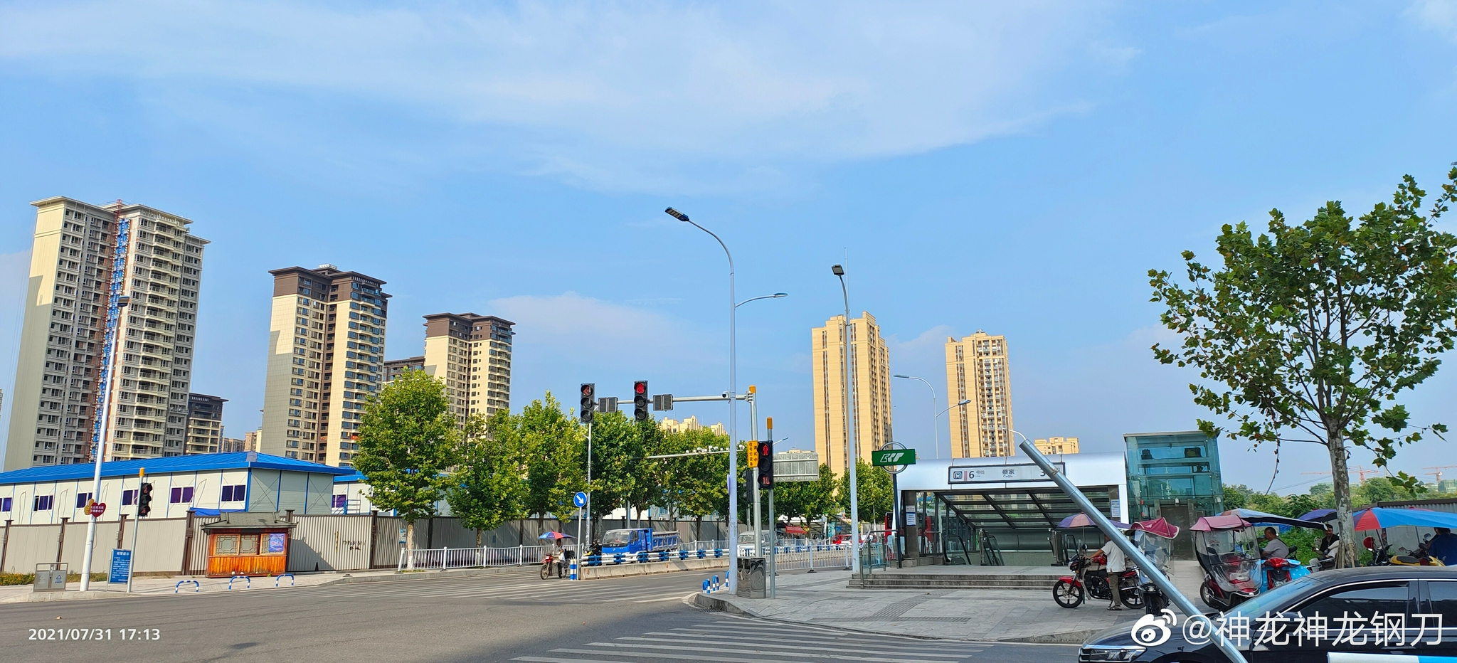 江湖传闻,蔡家的这个龙湖天街应该在这个蔡家的轻轨站旁边