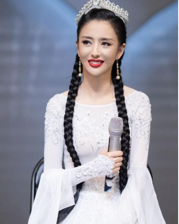 而且这两年佟丽娅也有很多好作品,虽然与金鹰女神失之交臂,但她对表演