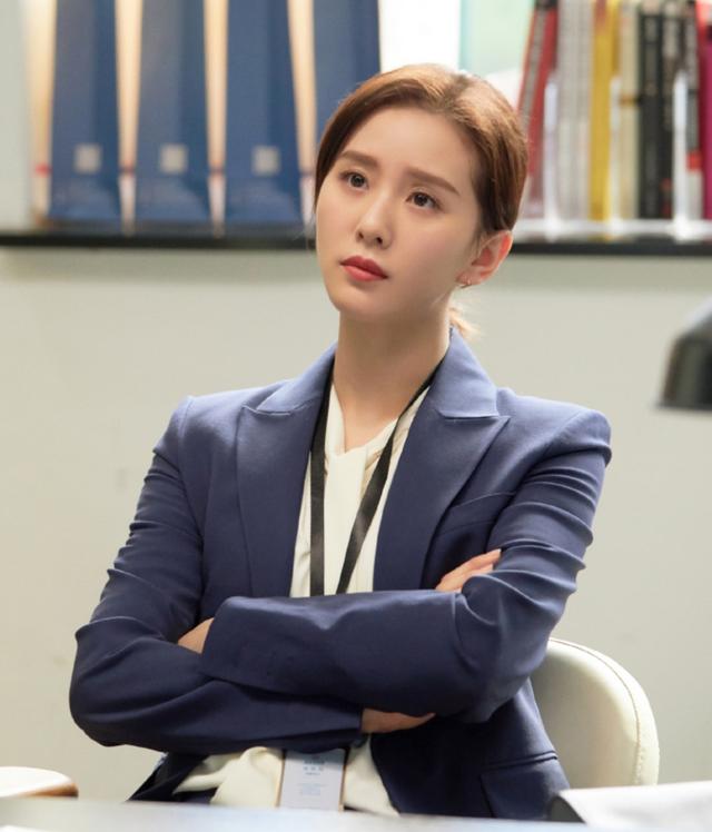 刘诗诗的职场穿搭不算高级,但真的很值得学习