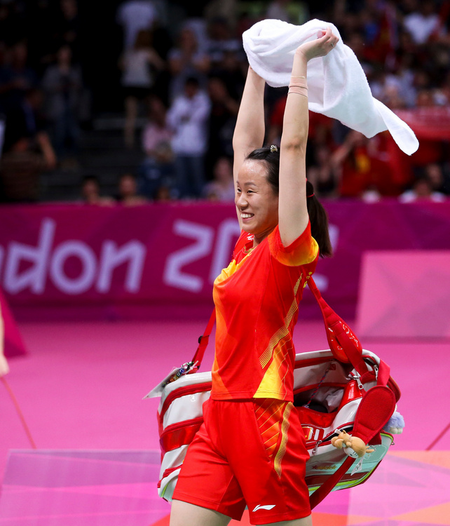 赵芸蕾晒2块金牌纪念奥运夺冠十周年老公感慨美好回忆很幸福