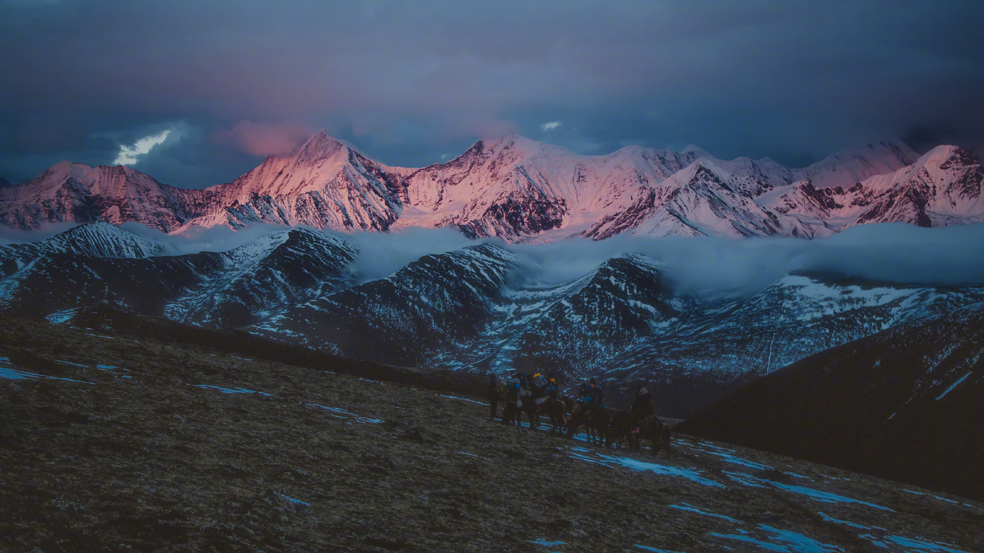 贡嘎雪山，是四川省最高的山峰，被称为“蜀山之王”……