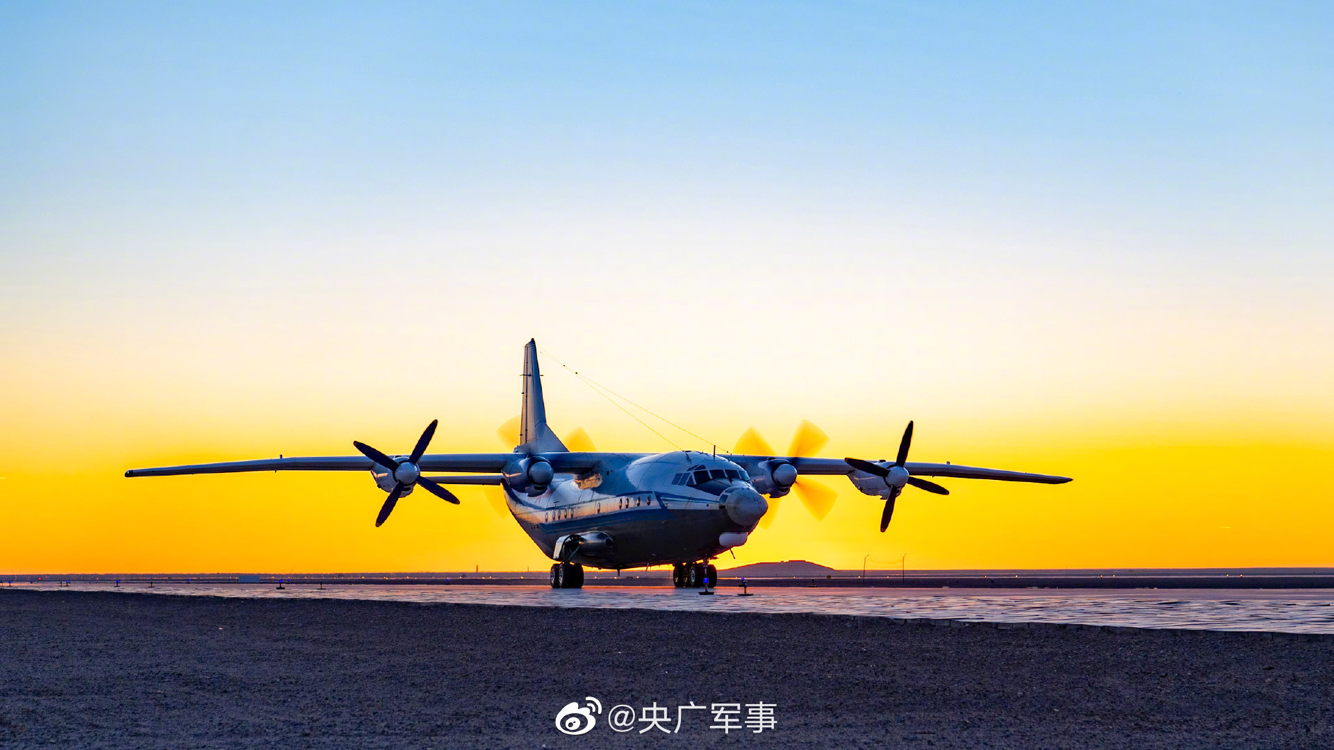 取消了360度豪华全景天窗的低配版运8