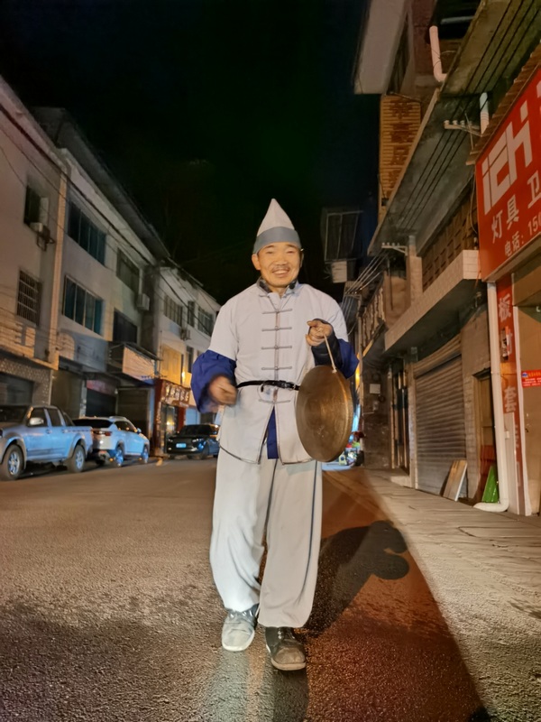 古镇又闻打更声