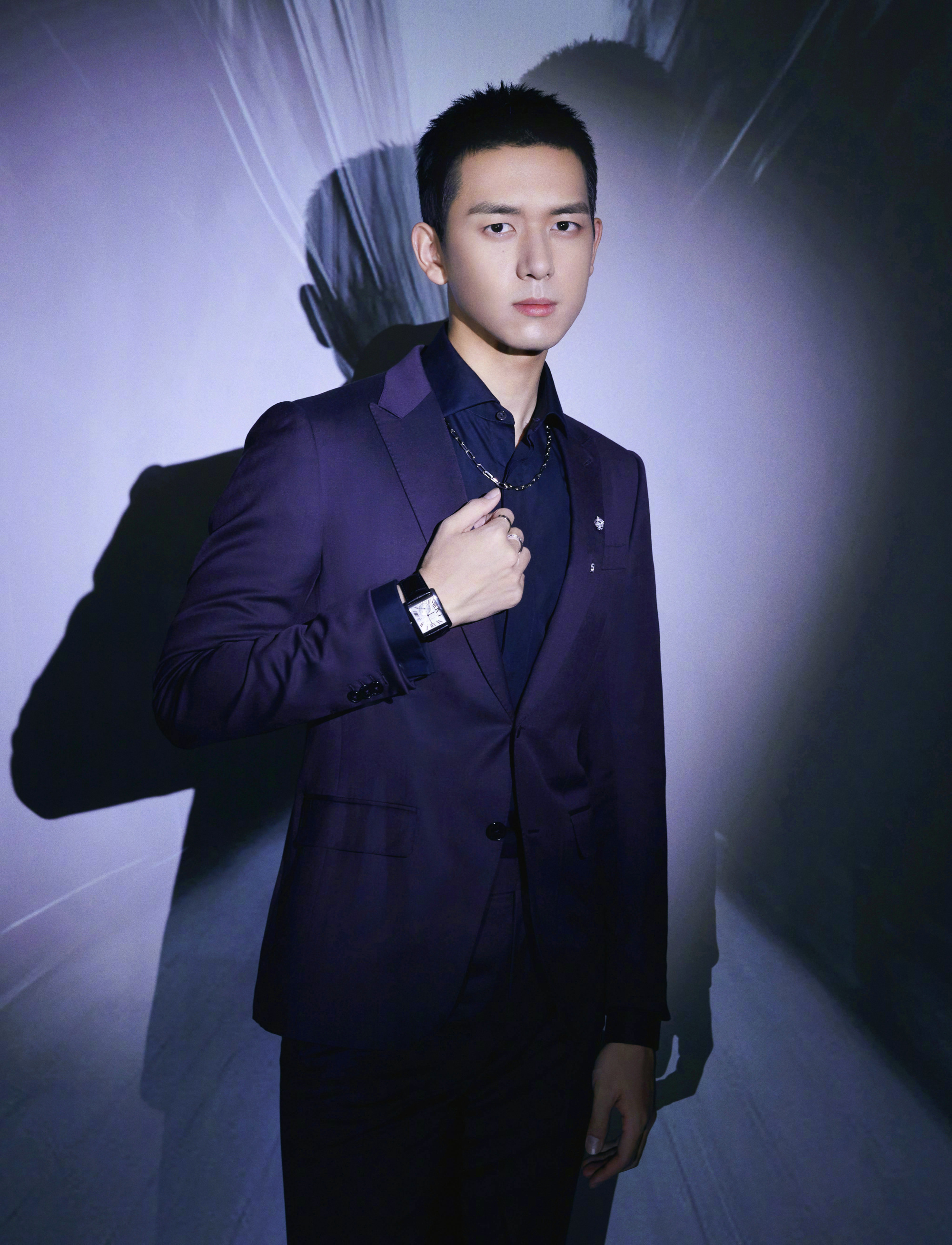 李现星动之夜造型出图寸头紫色西装期待帅哥今晚的红毯