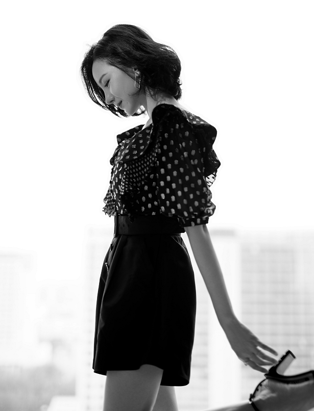 陈小纭身材果真完胜容祖儿!