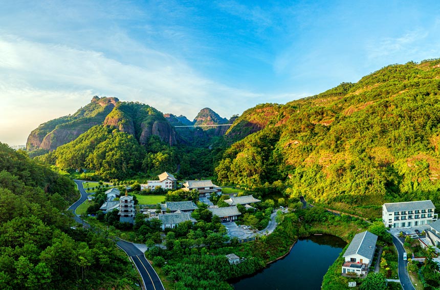 容县都峤山风景区.伍德炽摄赤橙黄绿青蓝紫,最是绿色动人心.
