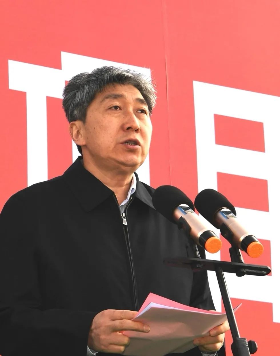 朱晓东就项目建设提出要求.宫清华摄