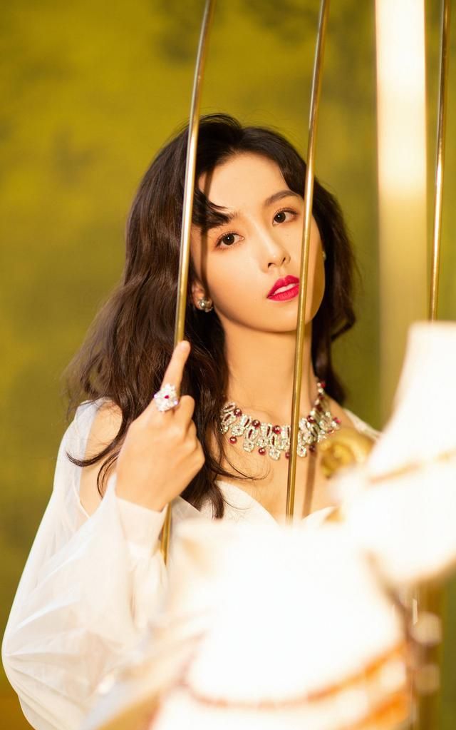 演员陈都灵闭月羞花出水芙蓉来看小仙女清雅美照吧