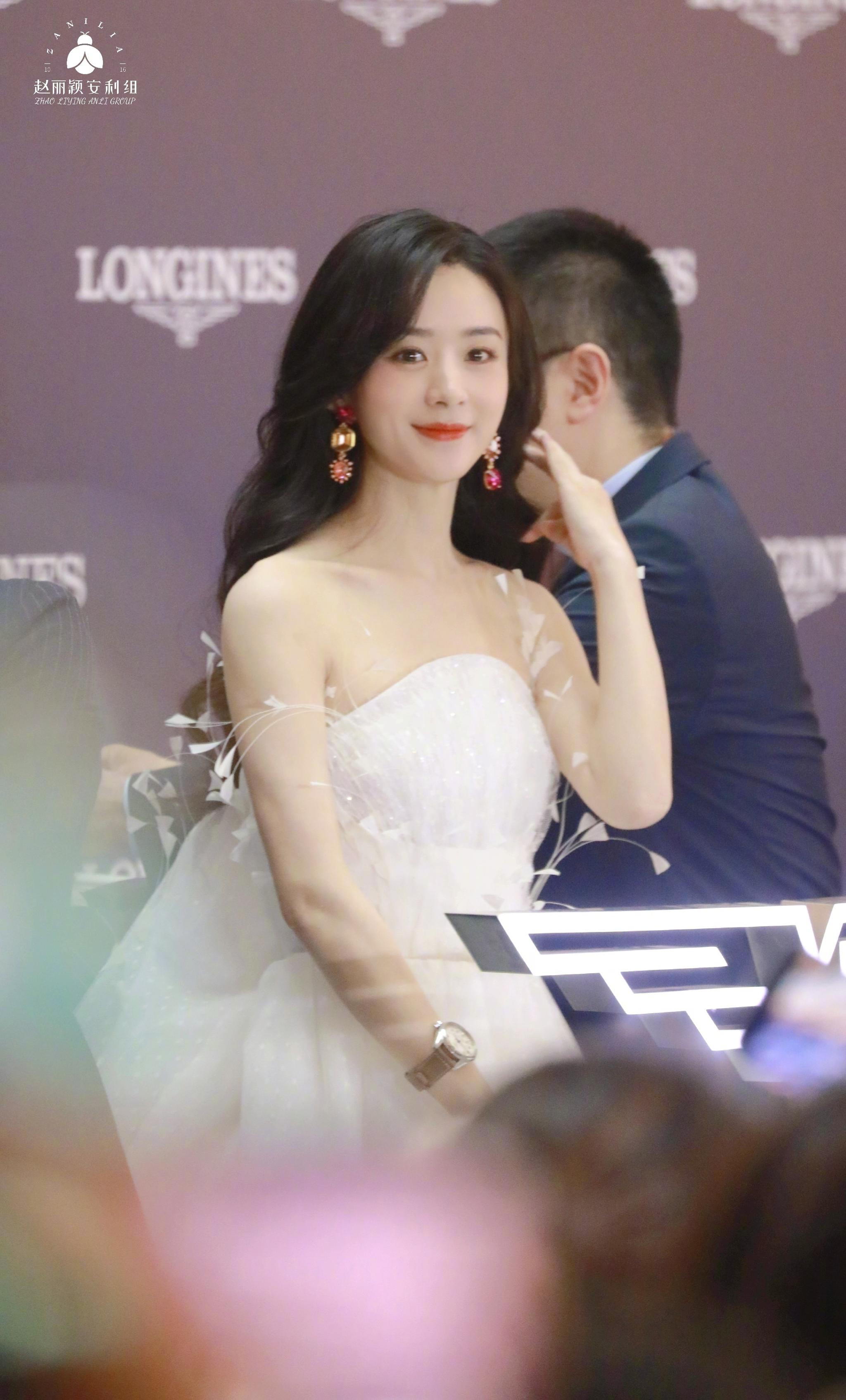 赵丽颖今天品牌活动的一组饭拍是仙女本仙没错了生图也太美了